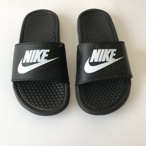 size 3 nike slides